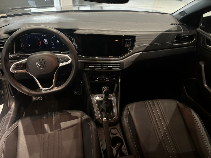 volkswagen nivus 1.0 200 tsi total flex highline automatico 4p 2025