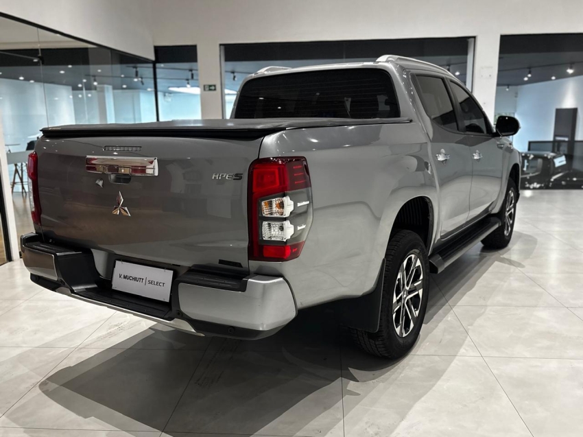 mitsubishi l200 triton 2.4 16v turbo diesel sport hpe-s cd 4p 4x4 automatico 2025