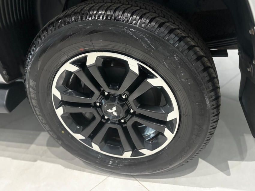 mitsubishi l200 triton 2.4 16v turbo diesel sport hpe cd 4p 4x4 automatico 202412