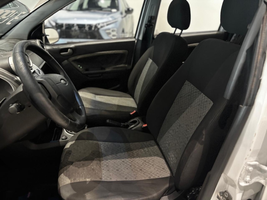 ford fiesta 1.6 mpi class hatch 8v flex 4p manual 20136