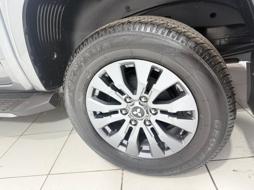 mitsubishi triton hpe-s 2.4 cd 4x4 diesel 202611