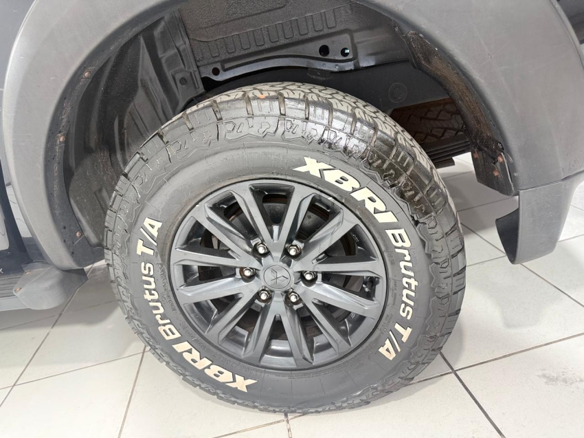mitsubishi l200 triton 2.4 16v turbo diesel outdoor hpe-s cd 4x4 automatico 4p 20215