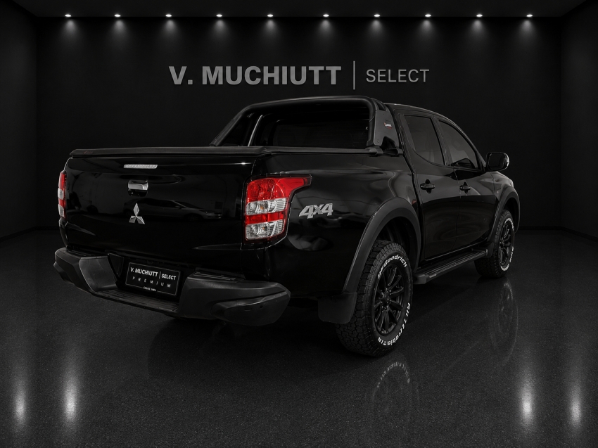 mitsubishi l200 triton 2.4 16v turbo diesel outdoor hpe-s cd 4x4 automatico 4p 20213