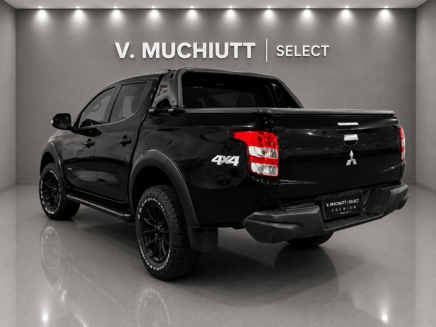 mitsubishi l200 triton 2.4 16v turbo diesel outdoor hpe-s cd 4x4 automatico 4p 20215