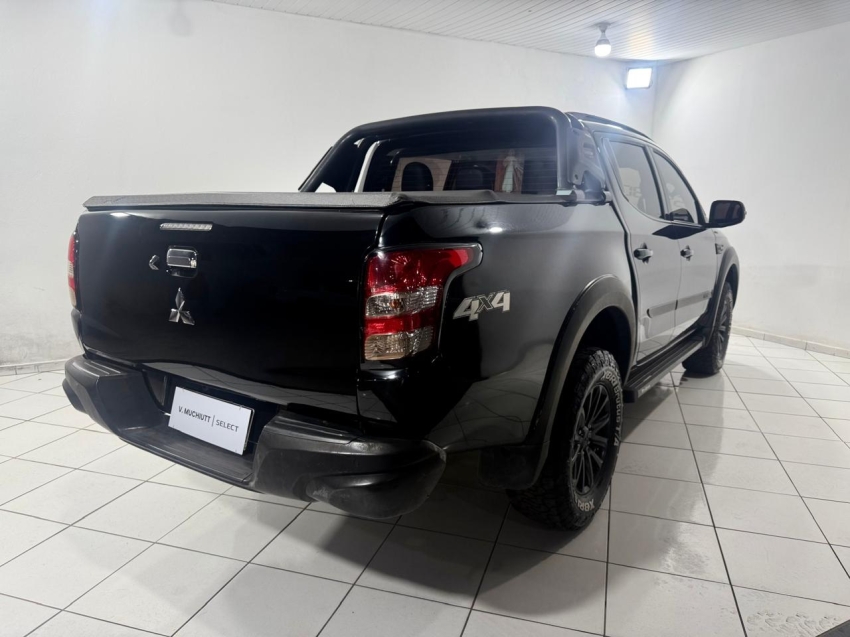 mitsubishi l200 triton 2.4 16v turbo diesel outdoor hpe-s cd 4x4 automatico 4p 20214