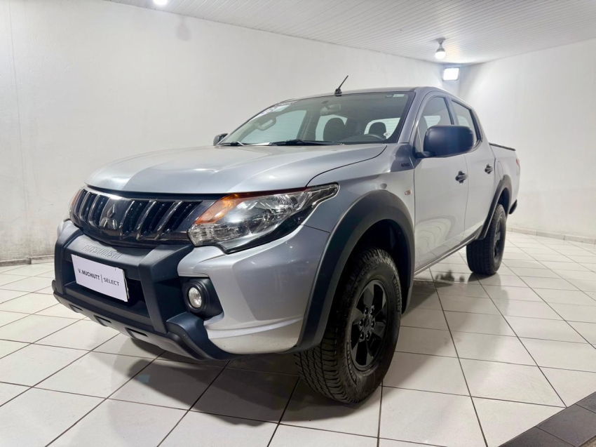 mitsubishi l200 triton 2.4 16v turbo diesel outdoor gls cd 4x4 automatico 4p 2023