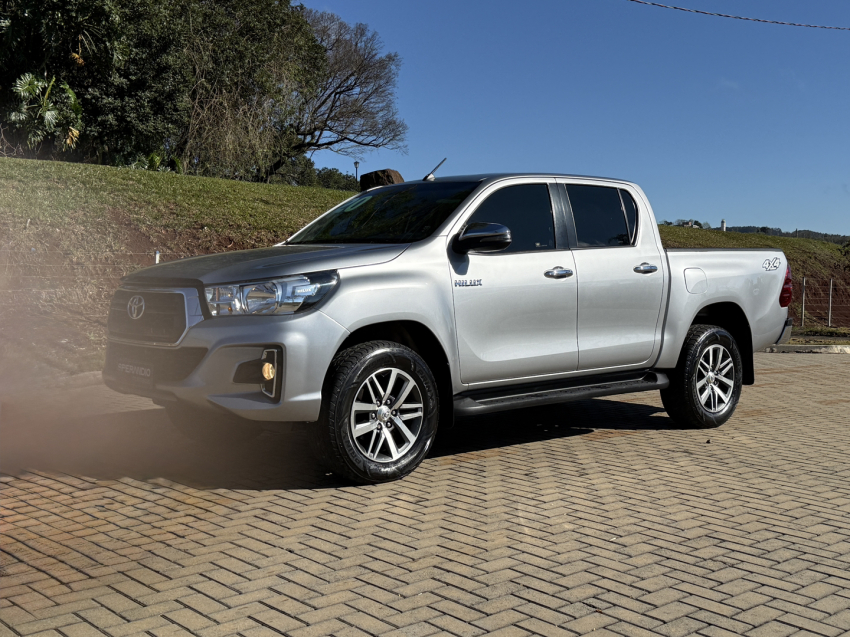 toyota hilux 2.8 sr 4x4 cd 16v diesel 4p automatico 1.8 2020