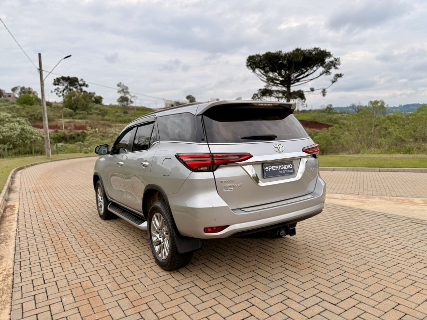 hilux sw4 2.8 srx 4x4 5 lugares 16v