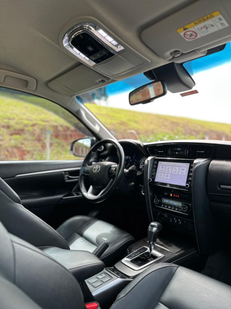 hilux sw4 2.8 srx 4x4 5 lugares 16v15