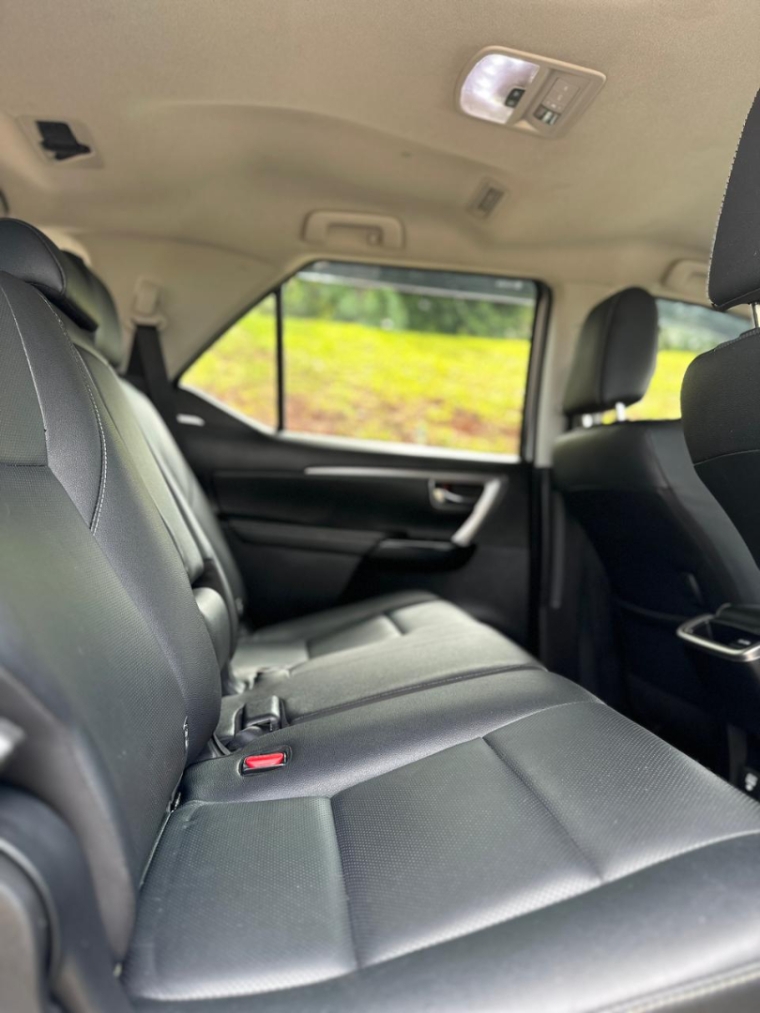 hilux sw4 2.8 srx 4x4 5 lugares 16v11