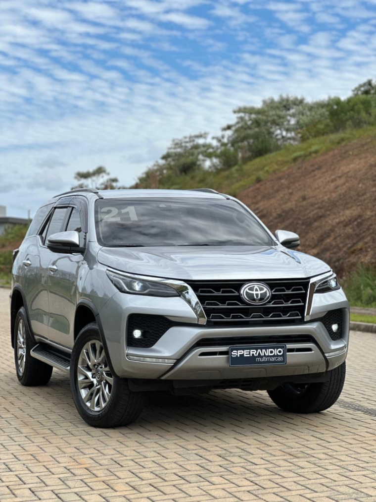 hilux sw4 2.8 srx 4x4 5 lugares 16v9