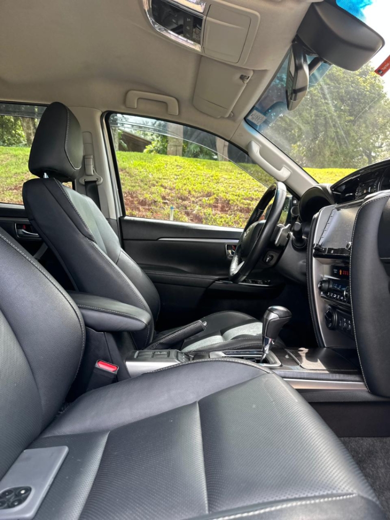 hilux sw4 2.8 srx 4x4 5 lugares 16v16