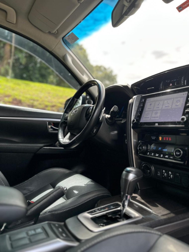 hilux sw4 2.8 srx 4x4 5 lugares 16v14