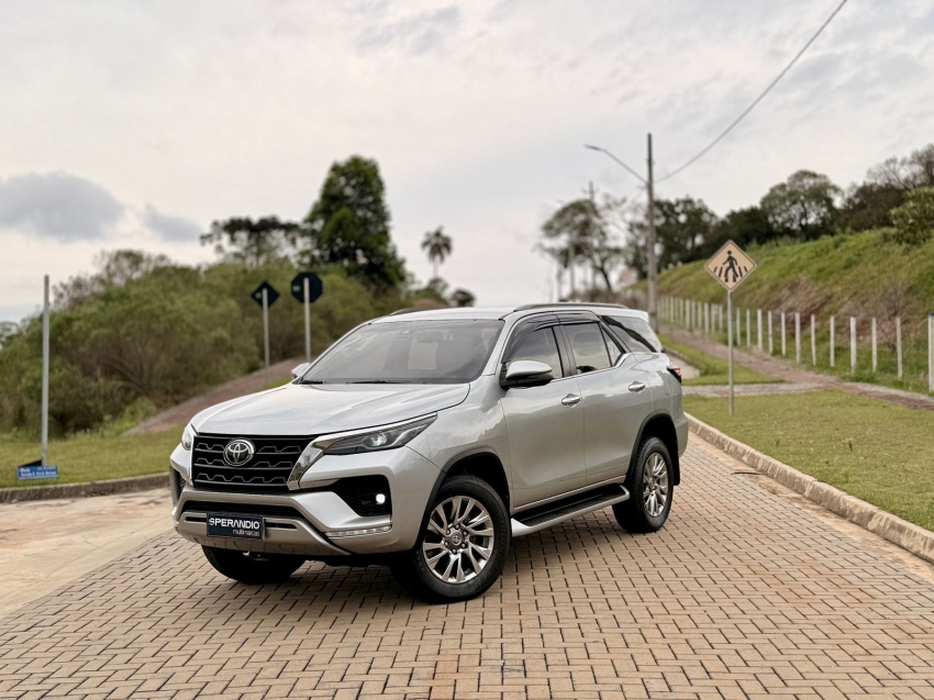 hilux sw4 2.8 srx 4x4 5 lugares 16v