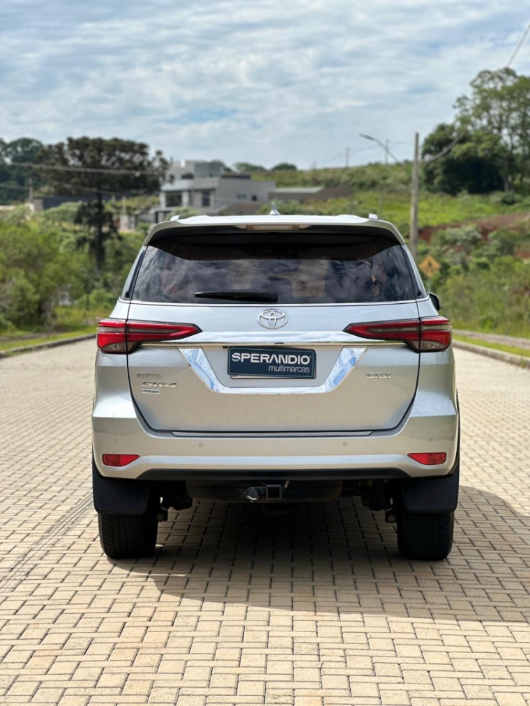 hilux sw4 2.8 srx 4x4 5 lugares 16v3