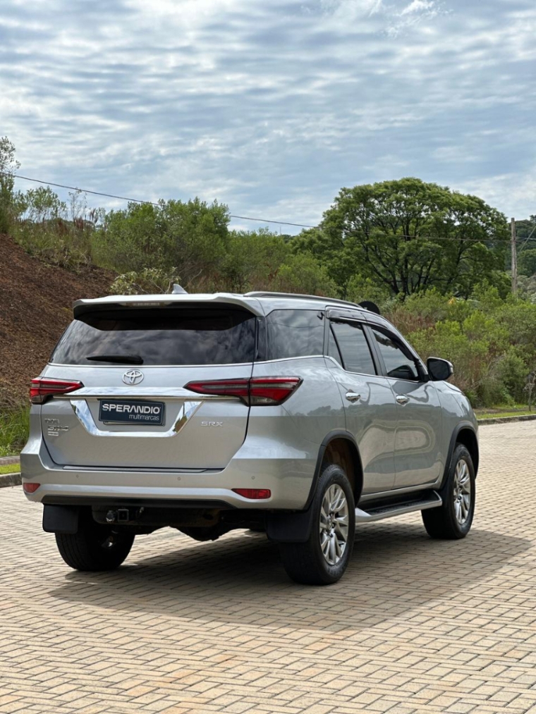 hilux sw4 2.8 srx 4x4 5 lugares 16v6