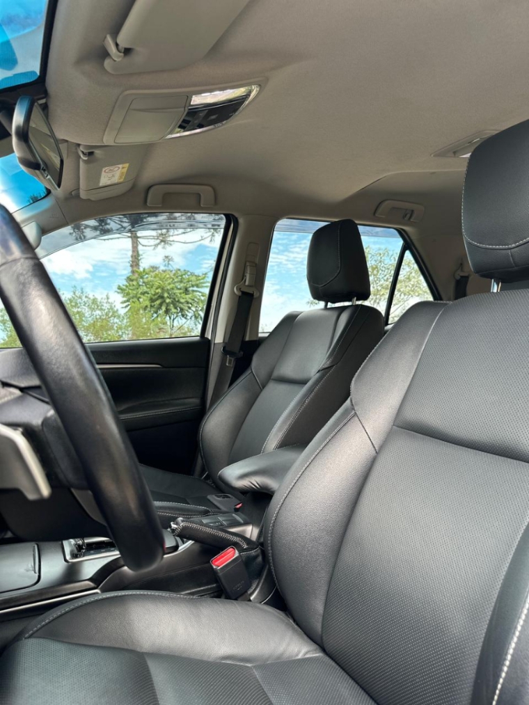 hilux sw4 2.8 srx 4x4 5 lugares 16v18