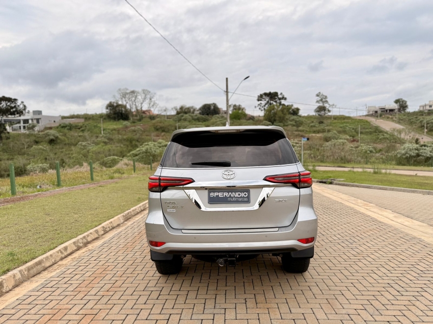 hilux sw4 2.8 srx 4x4 5 lugares 16v
