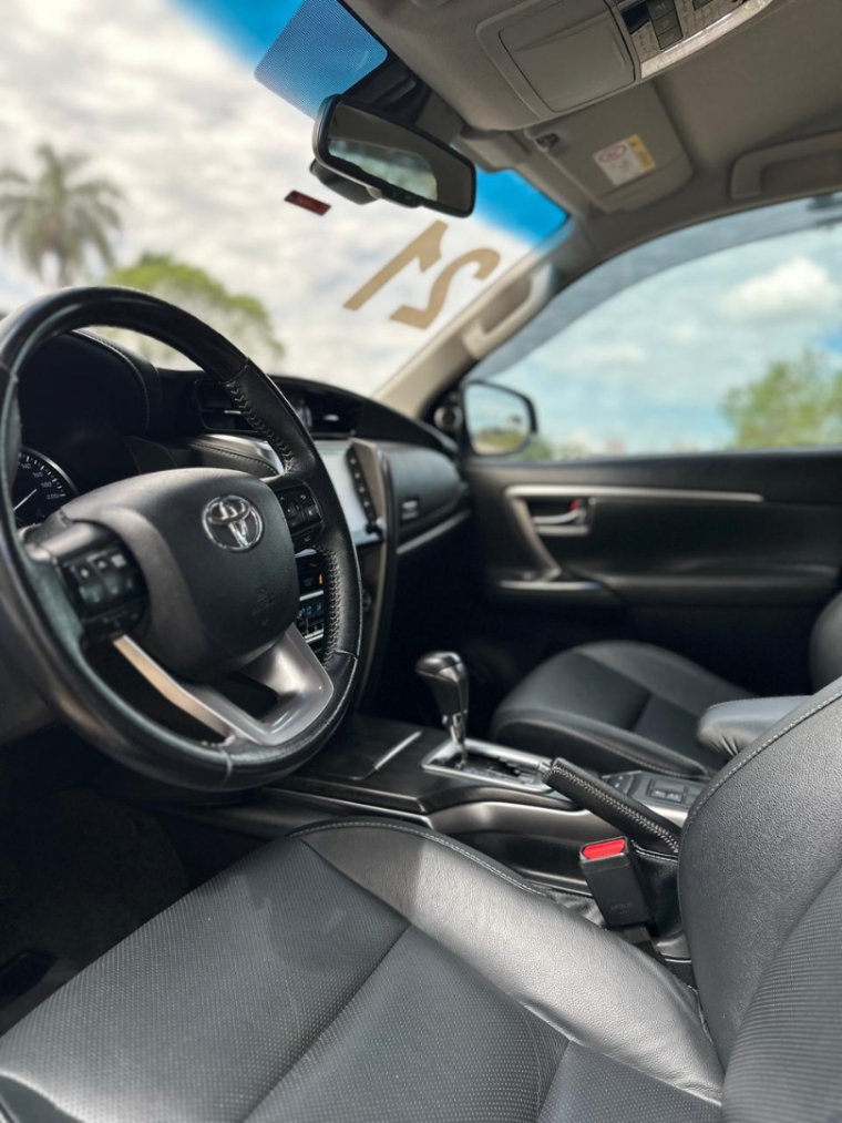 hilux sw4 2.8 srx 4x4 5 lugares 16v10