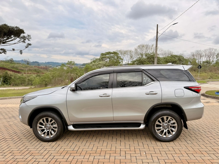 hilux sw4 2.8 srx 4x4 5 lugares 16v