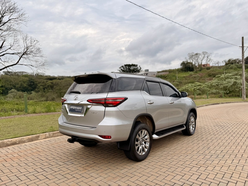 hilux sw4 2.8 srx 4x4 5 lugares 16v