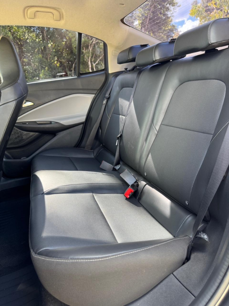 onix sedan turbo premier 215