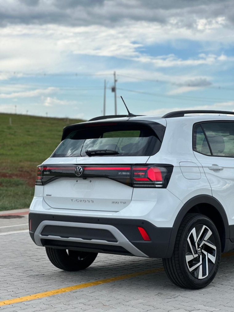 t-cross confortiline com sky view 0km7