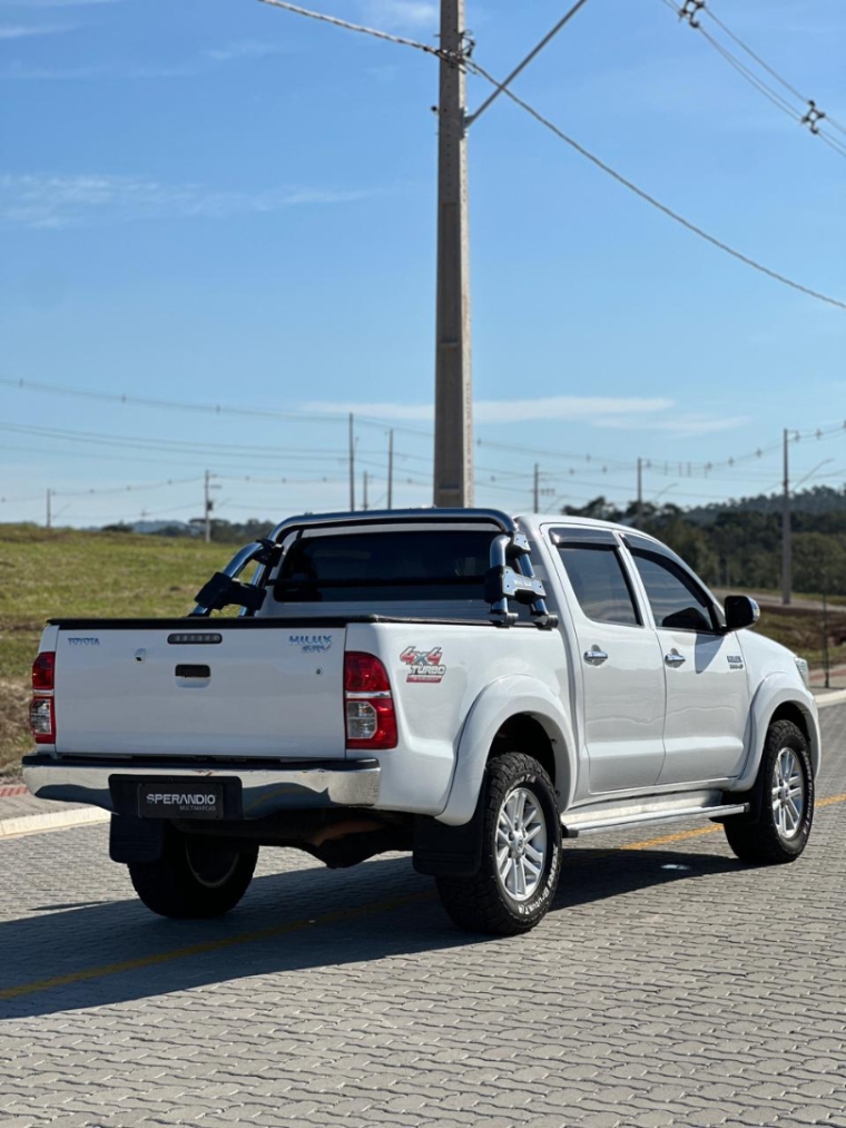 hilux cd srv 4x4 3.0 tdi diesel aut3