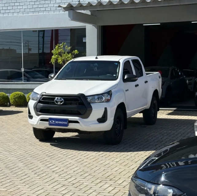 toyota hilux 2.8 d-4d turbo diesel cd power pack 4x4 automatica 4p manual 2024