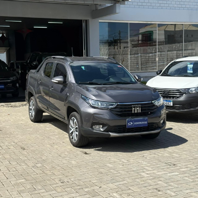 fiat strada 1.3 firefly flex volcano cd cvt 4p automatico 2024