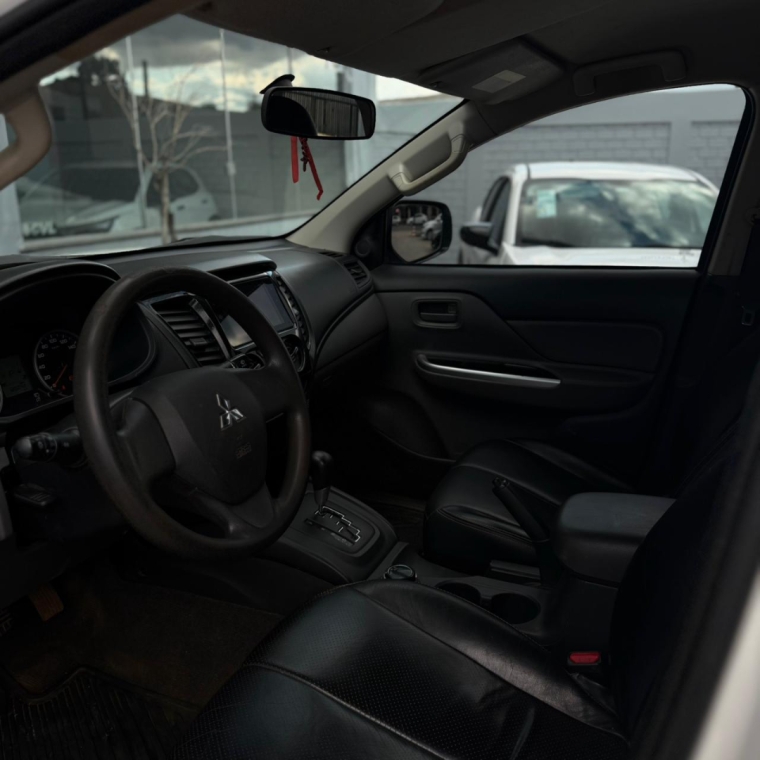 l200 triton 2.4 16v turbo diesel outdoor gls cd 4x4 automatico10