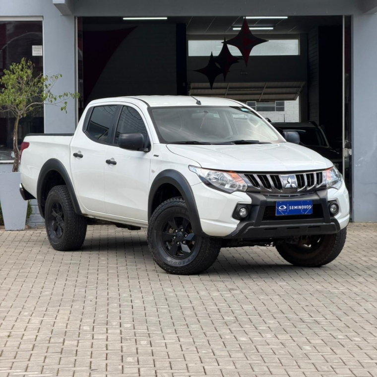l200 triton 2.4 16v turbo diesel outdoor gls cd 4x4 automatico1