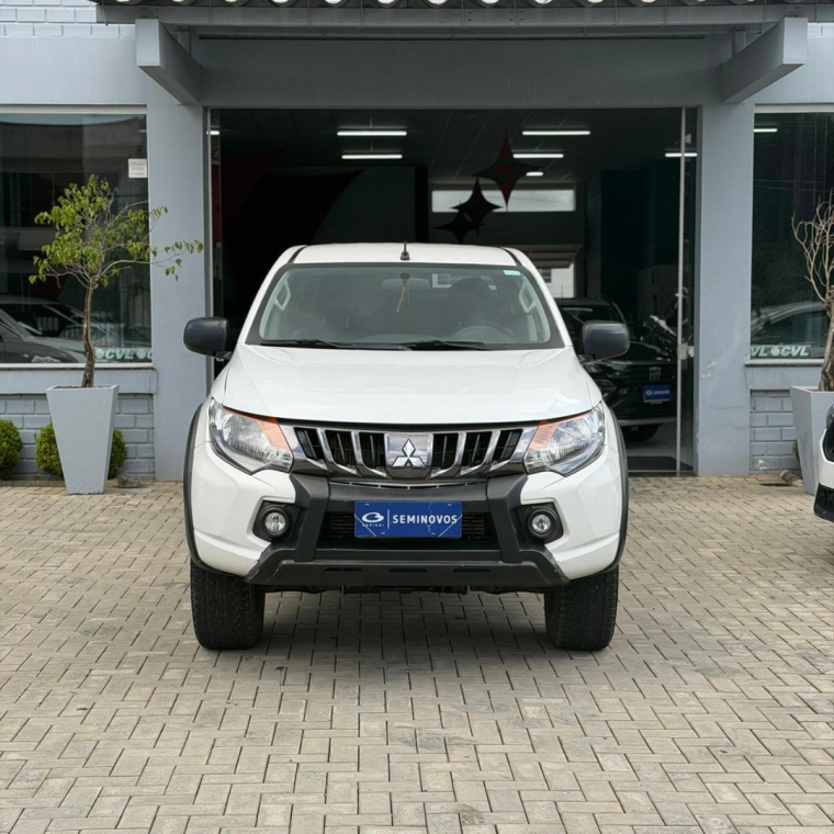 l200 triton 2.4 16v turbo diesel outdoor gls cd 4x4 automatico4