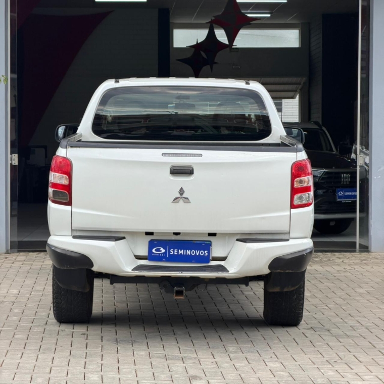 l200 triton 2.4 16v turbo diesel outdoor gls cd 4x4 automatico7