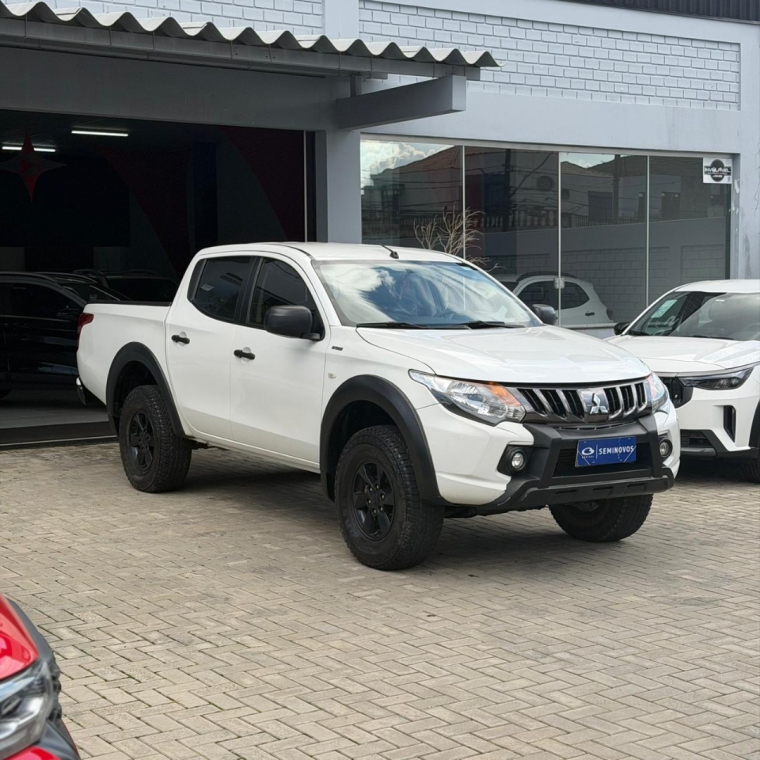 l200 triton 2.4 16v turbo diesel outdoor gls cd 4x4 automatico