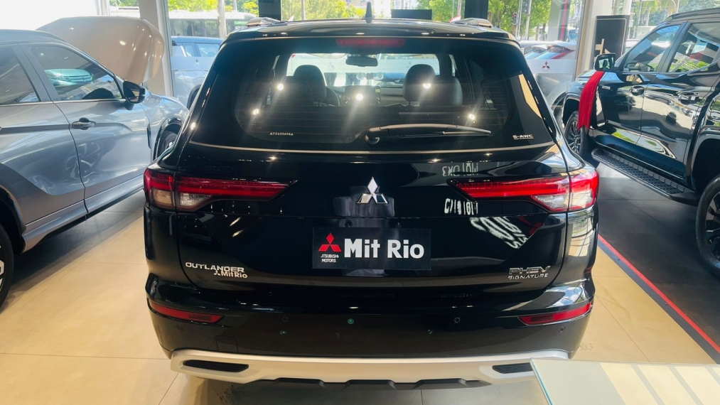 mitsubishi outlander 2.4 phev signature s-awc dht hibrido 4p automatico 2026