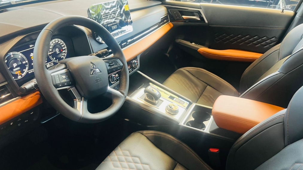 mitsubishi outlander 2.4 phev signature s-awc dht hibrido 4p automatico 2026