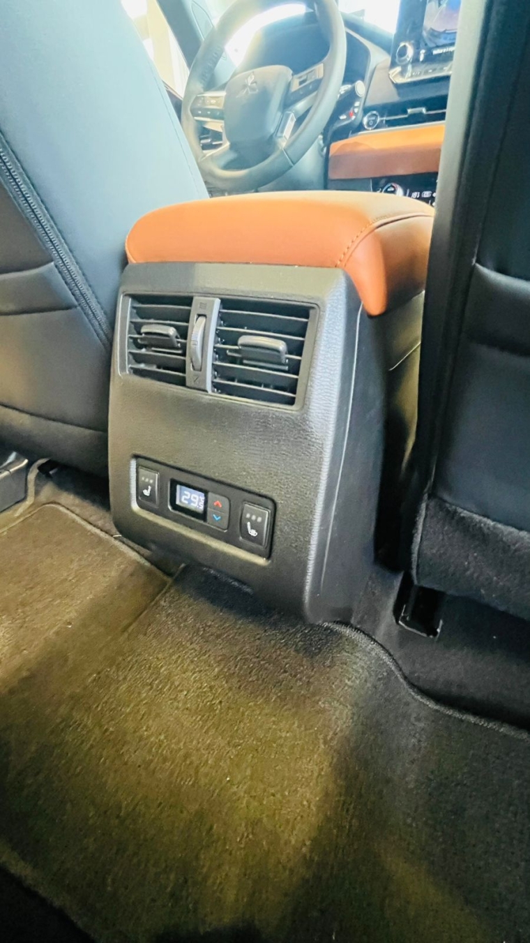 mitsubishi outlander 2.4 phev signature s-awc dht hibrido 4p automatico 2026
