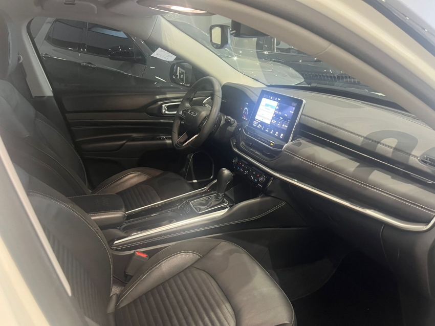 jeep commander 1.3 t270 turbo flex longitude at6 4p automatico 2023 jeep commander 1.3 t270 turbo flex longitude at6 4p automatico 2023