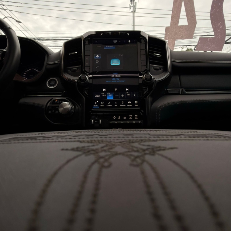 ram 1500 5.7 v8 gasolina limited night edition cd 4x4 automatico 4p 202420