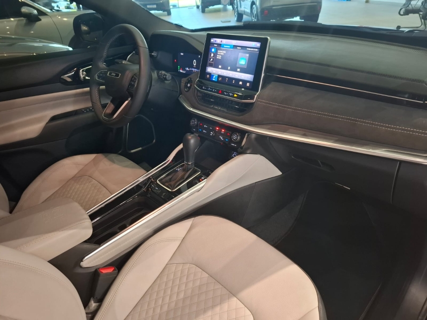 jeep commander 1.3 t270 turbo flex overland at6 4p automatico 2023 jeep commander 1.3 t270 turbo flex overland at6 4p automatico 2023