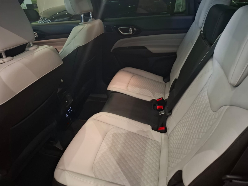 jeep commander 1.3 t270 turbo flex overland at6 4p automatico 2023 jeep commander 1.3 t270 turbo flex overland at6 4p automatico 2023