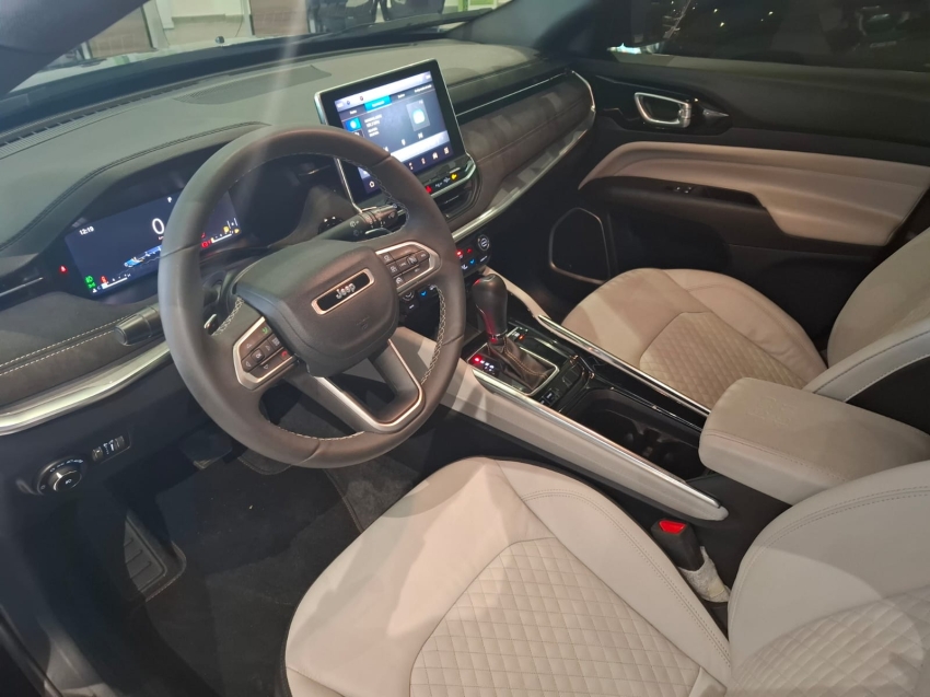 jeep commander 1.3 t270 turbo flex overland at6 4p automatico 2023 jeep commander 1.3 t270 turbo flex overland at6 4p automatico 2023