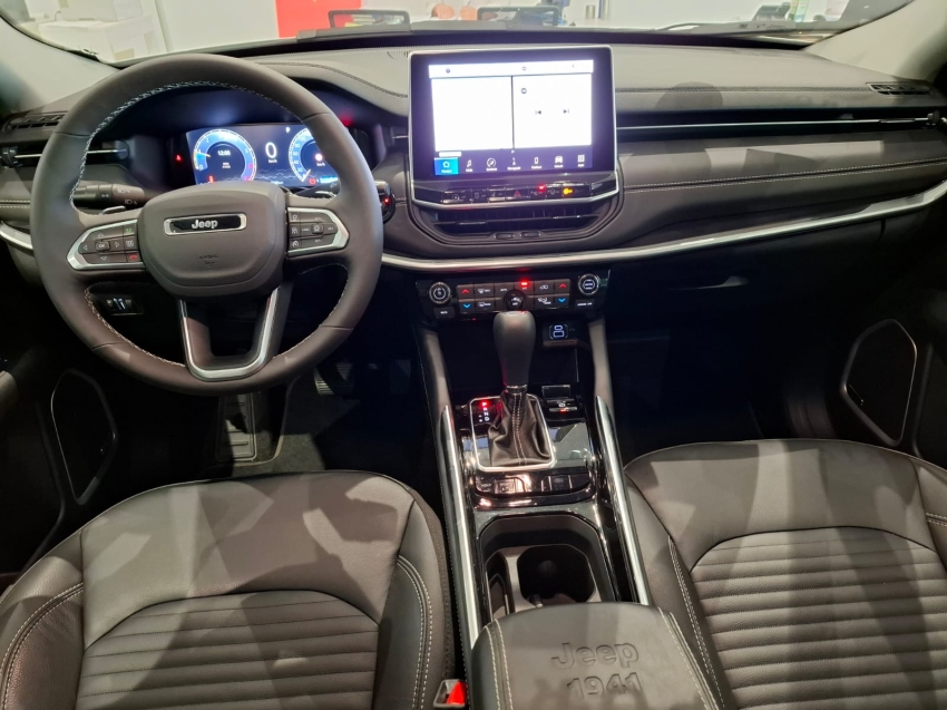 jeep commander 1.3 t270 turbo flex longitude at6 4p automatico 2025 jeep commander 1.3 t270 turbo flex longitude at6 4p automatico 2025