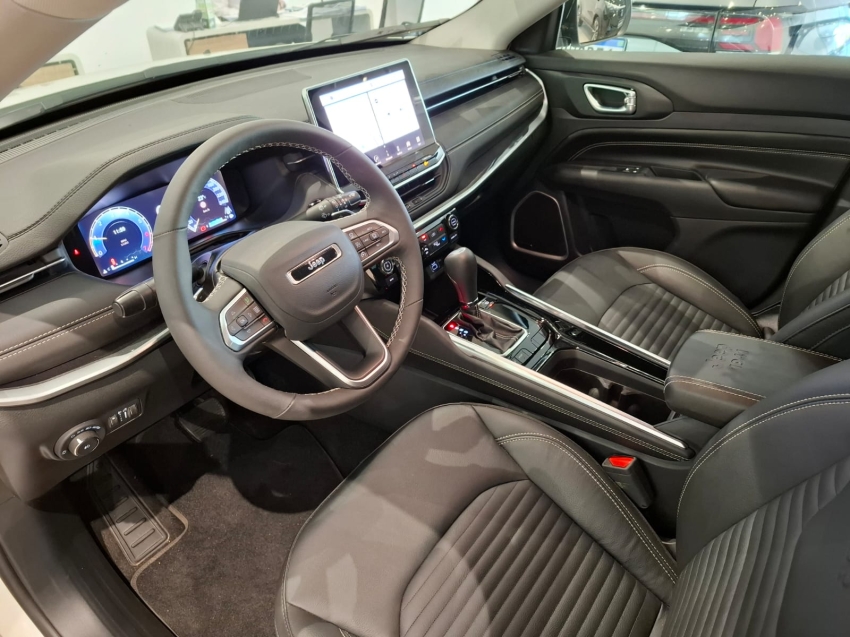 jeep commander 1.3 t270 turbo flex longitude at6 4p automatico 2025 jeep commander 1.3 t270 turbo flex longitude at6 4p automatico 2025