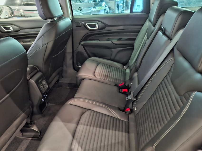 jeep commander 1.3 t270 turbo flex longitude at6 4p automatico 2025 jeep commander 1.3 t270 turbo flex longitude at6 4p automatico 2025