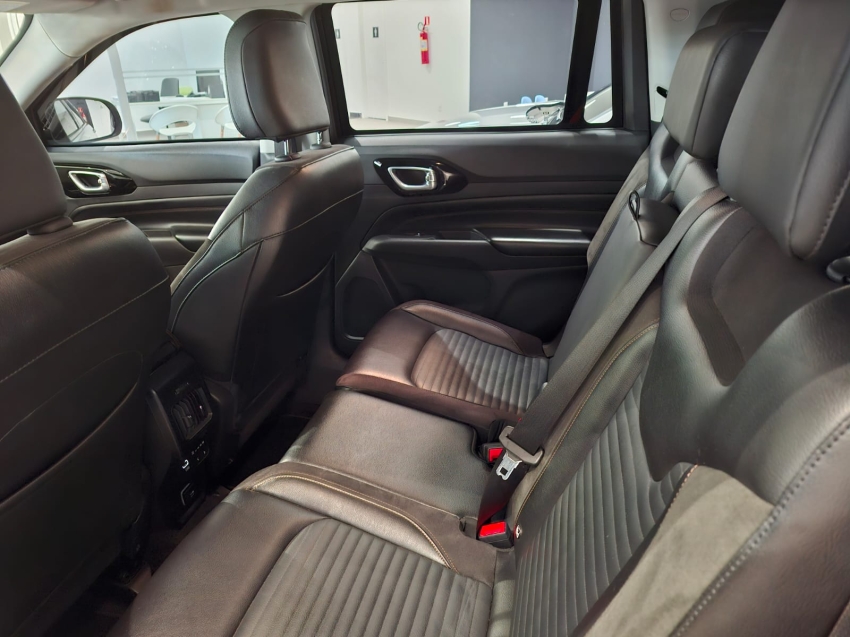 jeep commander 2.0 td380 turbo diesel limited at9 4p automatico 2022 jeep commander 2.0 td380 turbo diesel limited at9 4p automatico 2022