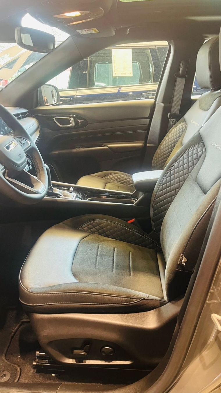 jeep compass 2.0 hurricane 4 turbo gasolina blackhawk at9 4p automatico 2025 jeep compass 2.0 hurricane 4 turbo gasolina blackhawk at9 4p automatico 2025