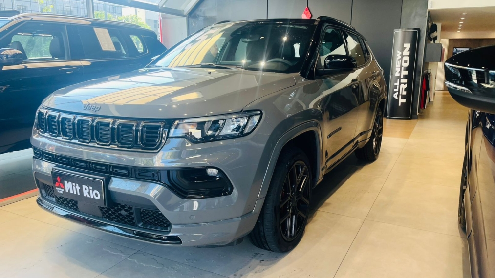 jeep compass 2.0 hurricane 4 turbo gasolina blackhawk at9 4p automatico 2025 jeep compass 2.0 hurricane 4 turbo gasolina blackhawk at9 4p automatico 2025