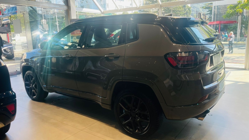 jeep compass 2.0 hurricane 4 turbo gasolina blackhawk at9 4p automatico 2025 jeep compass 2.0 hurricane 4 turbo gasolina blackhawk at9 4p automatico 2025